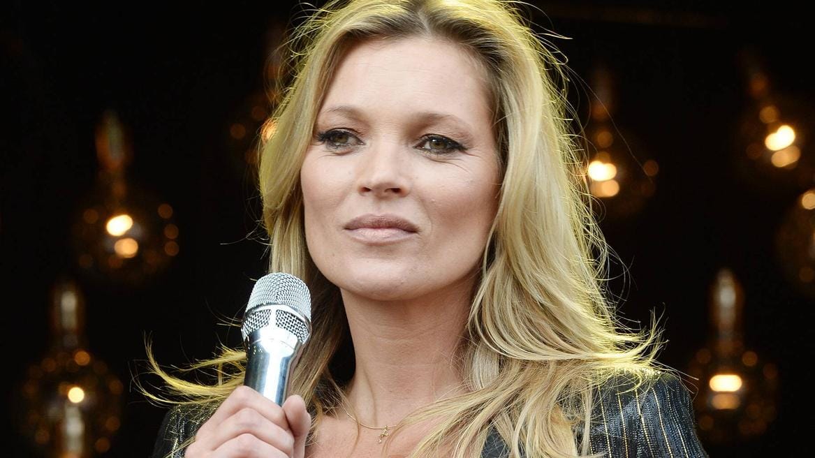 Kate Moss macht im Video zu "The Wonder Of You" auf Elvis.