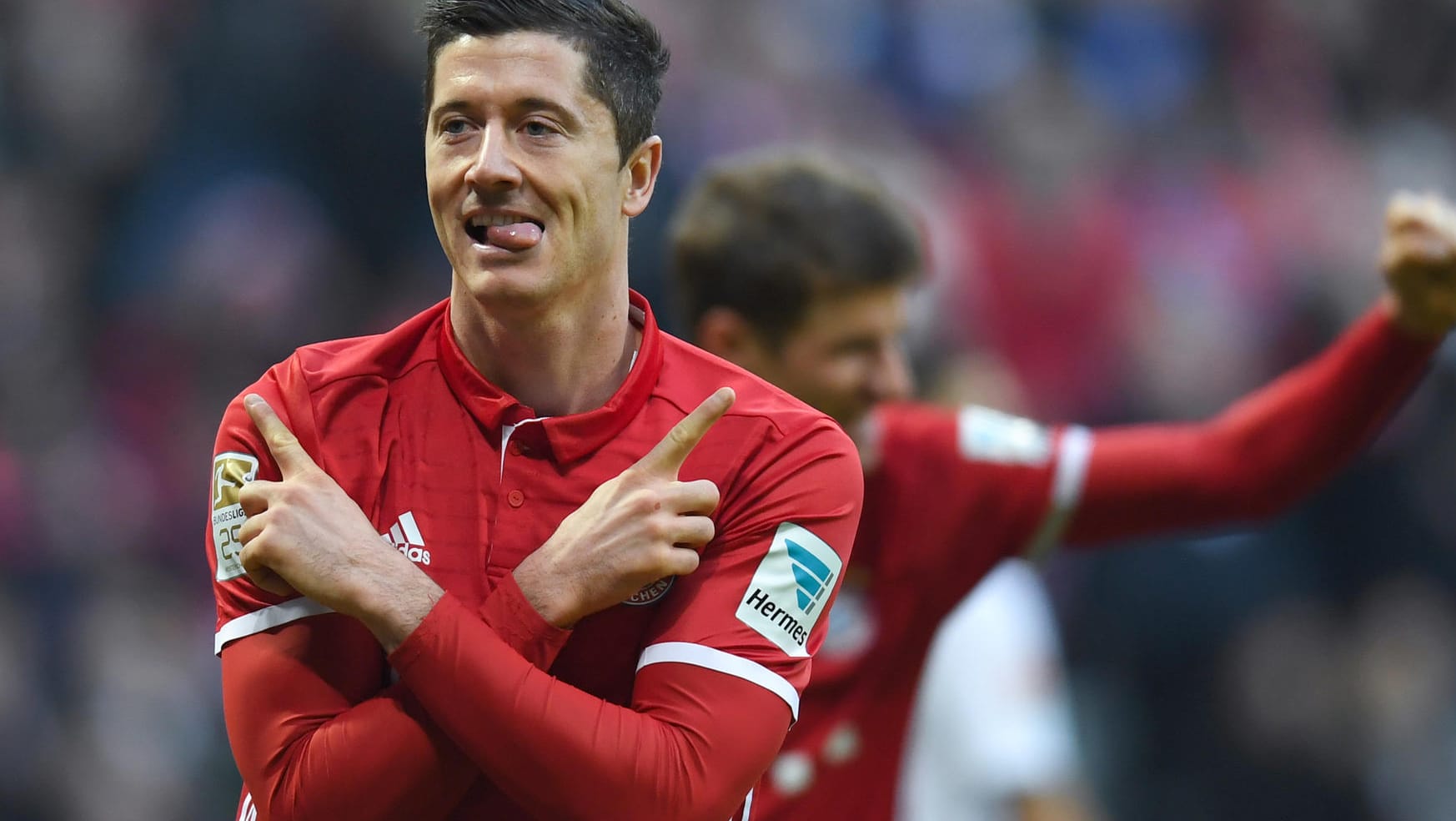 Robert Lewandowski trifft auh gegen den VfL wolfsburg nach Belieben.