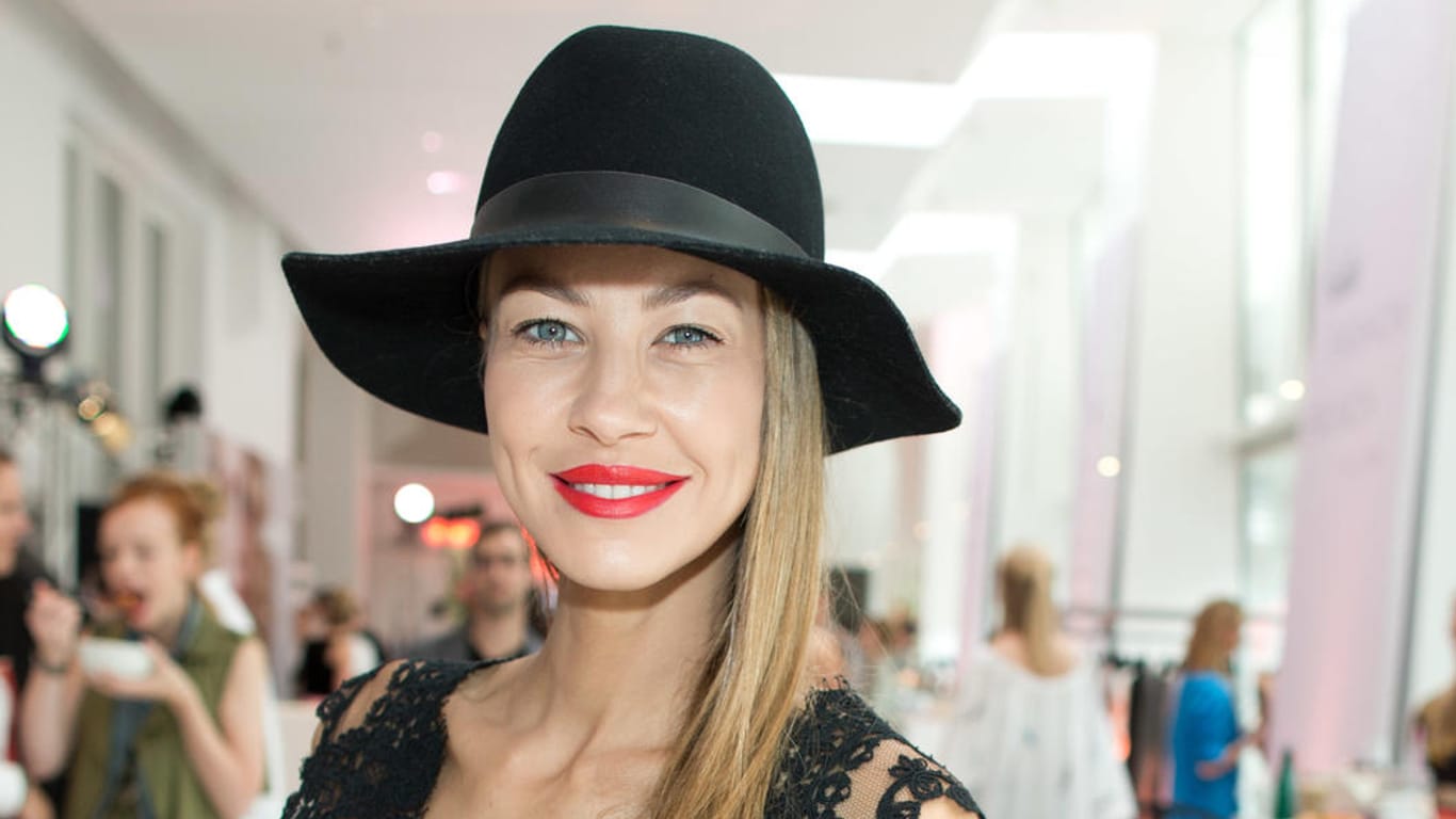 Alessandra Meyer-Wölden Anfang Juli noch rank und schlank bei der Berliner Fashion Week.
