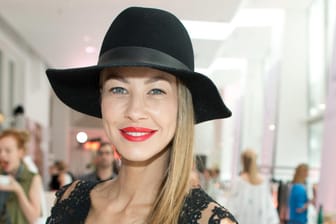 Alessandra Meyer-Wölden Anfang Juli noch rank und schlank bei der Berliner Fashion Week.