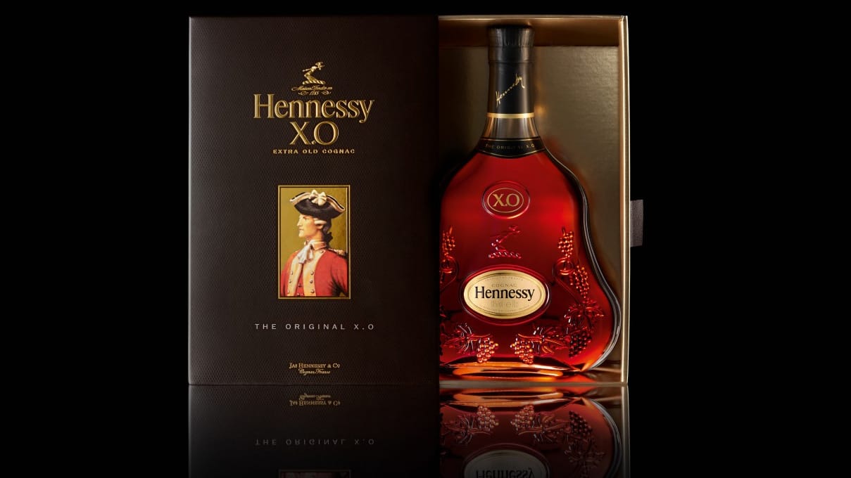 Hennessy gehört zu den bekanntesten Cognac-Marken, der XO war der erste abgefüllte Cognac der Marke und ist heute noch ein echtes Liebhaberstück.