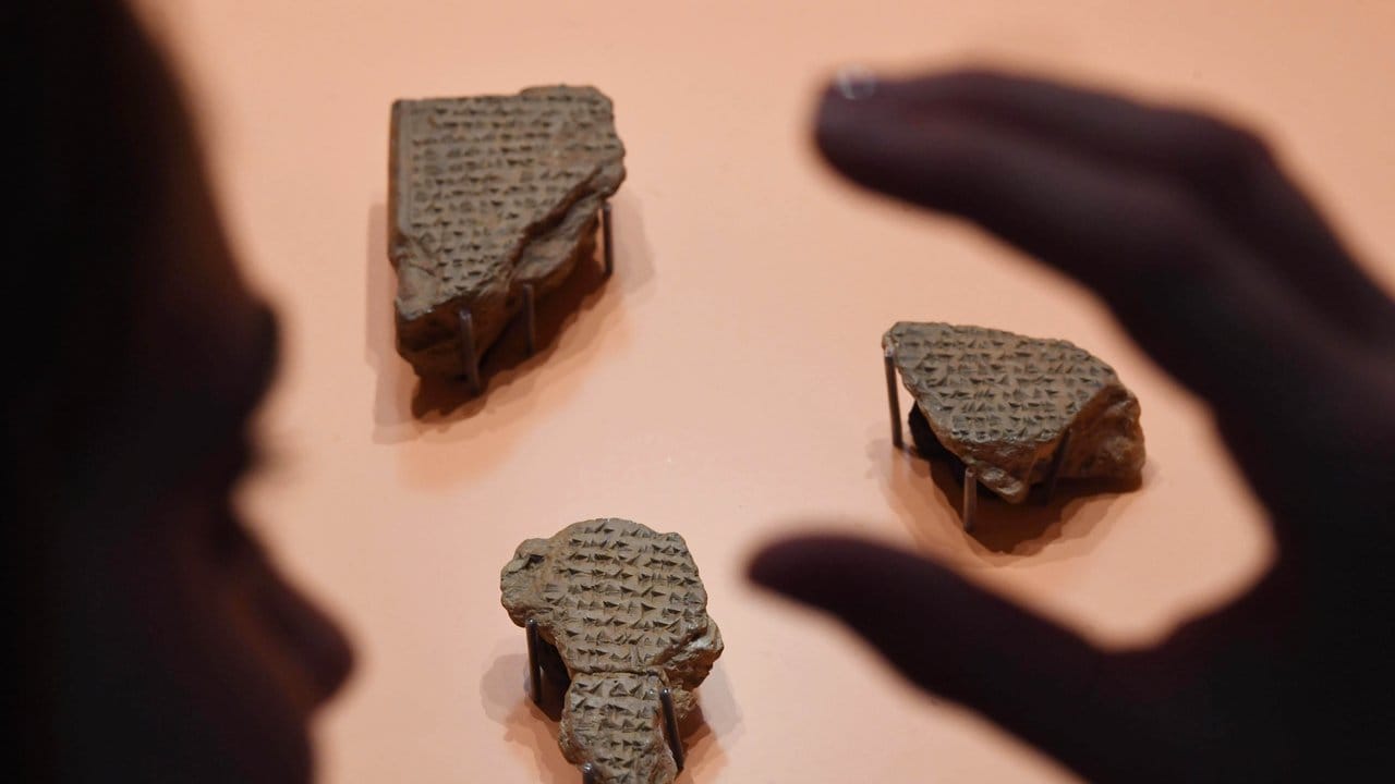 Keilschriftfragmente einer Abschrift des Friedensvertrages zwischen Ramses II.