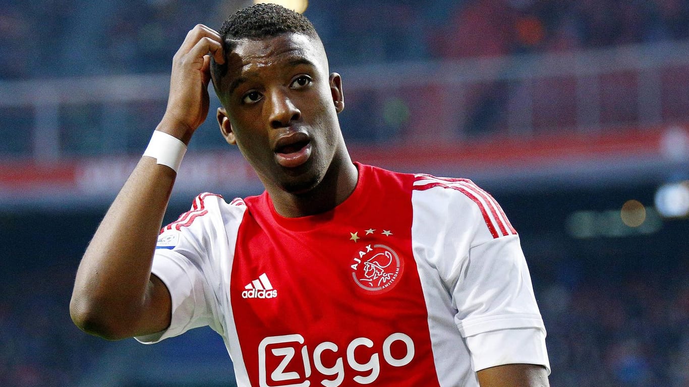 Steht aktuell noch bei Ajax Amsterdam unter Vertrag: Riechedly Bazoer.