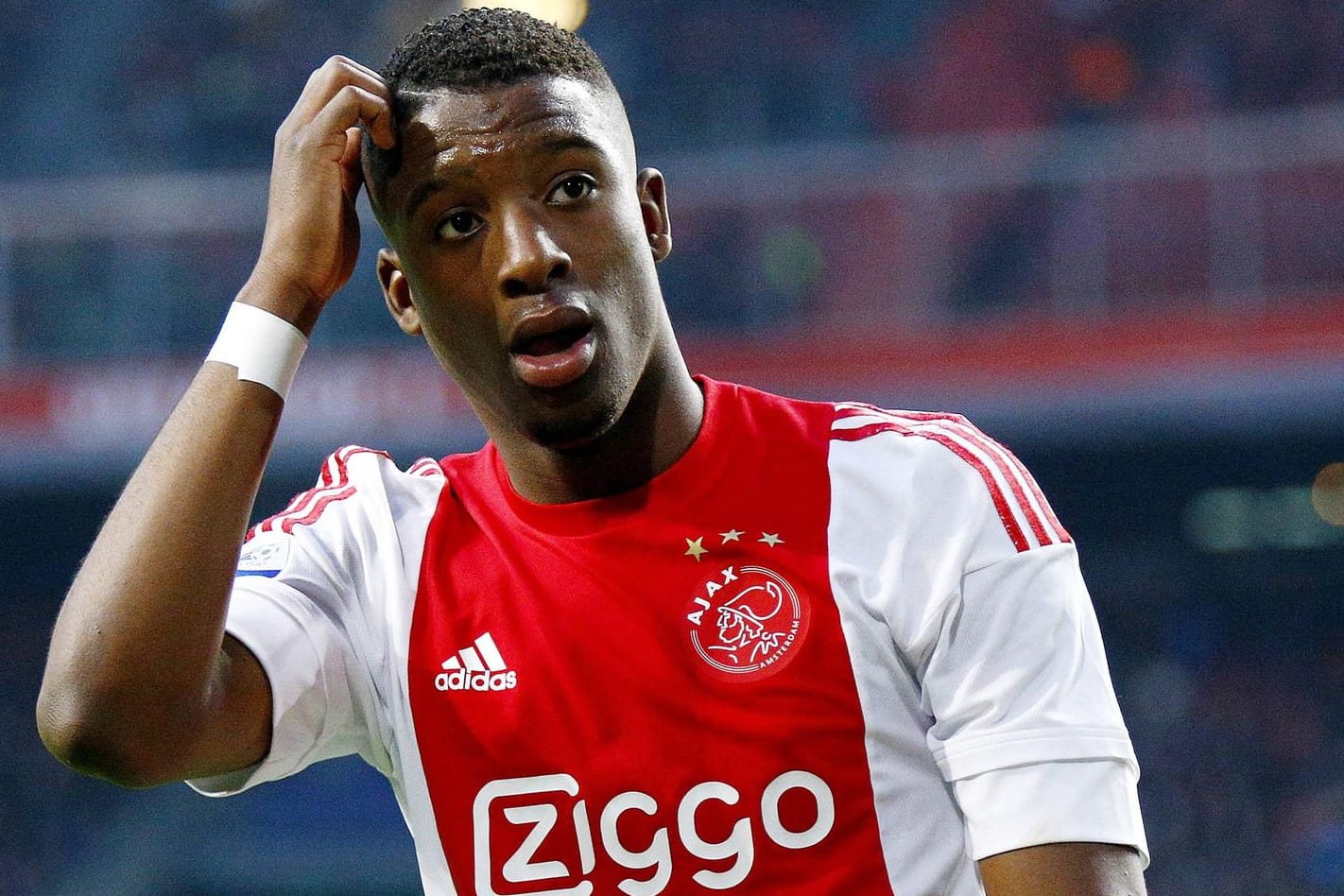 Steht aktuell noch bei Ajax Amsterdam unter Vertrag: Riechedly Bazoer.