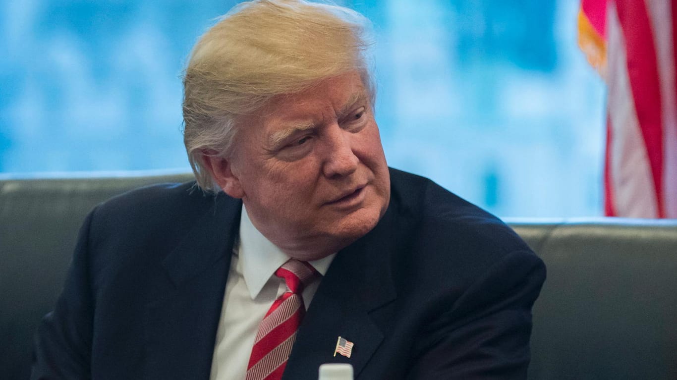 Der zukünftige US-Präsident Donald Trump bei einem Treffen mit Wirtschaftsbossen im Trump Tower in New York.
