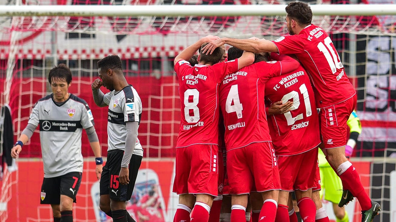 Die Würzburger Kickers setzen sich am 17. Spieltag der 2. Bundesliga gegen den VfB Stuttgart durch. Die Würzburger Kickers setzen sich am 17. Spieltag der 2. Bundesliga gegen den VfB Stuttgart durch.