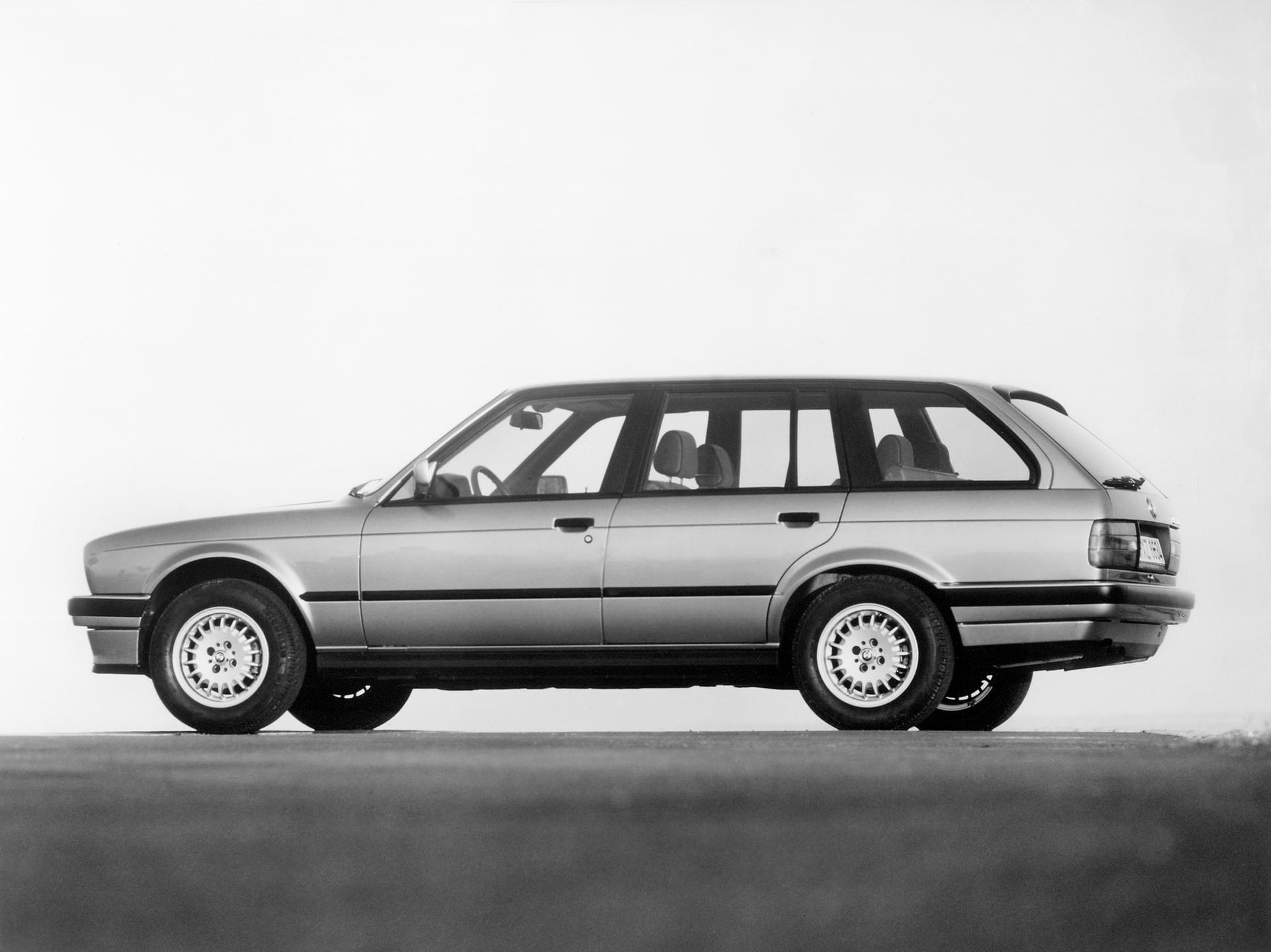 BMW 3er (E30) Touring: In seiner zweiten Generation wird der BMW 3er auch praktisch, die Münchner bieten mit der Variante Touring einen Kombi an.