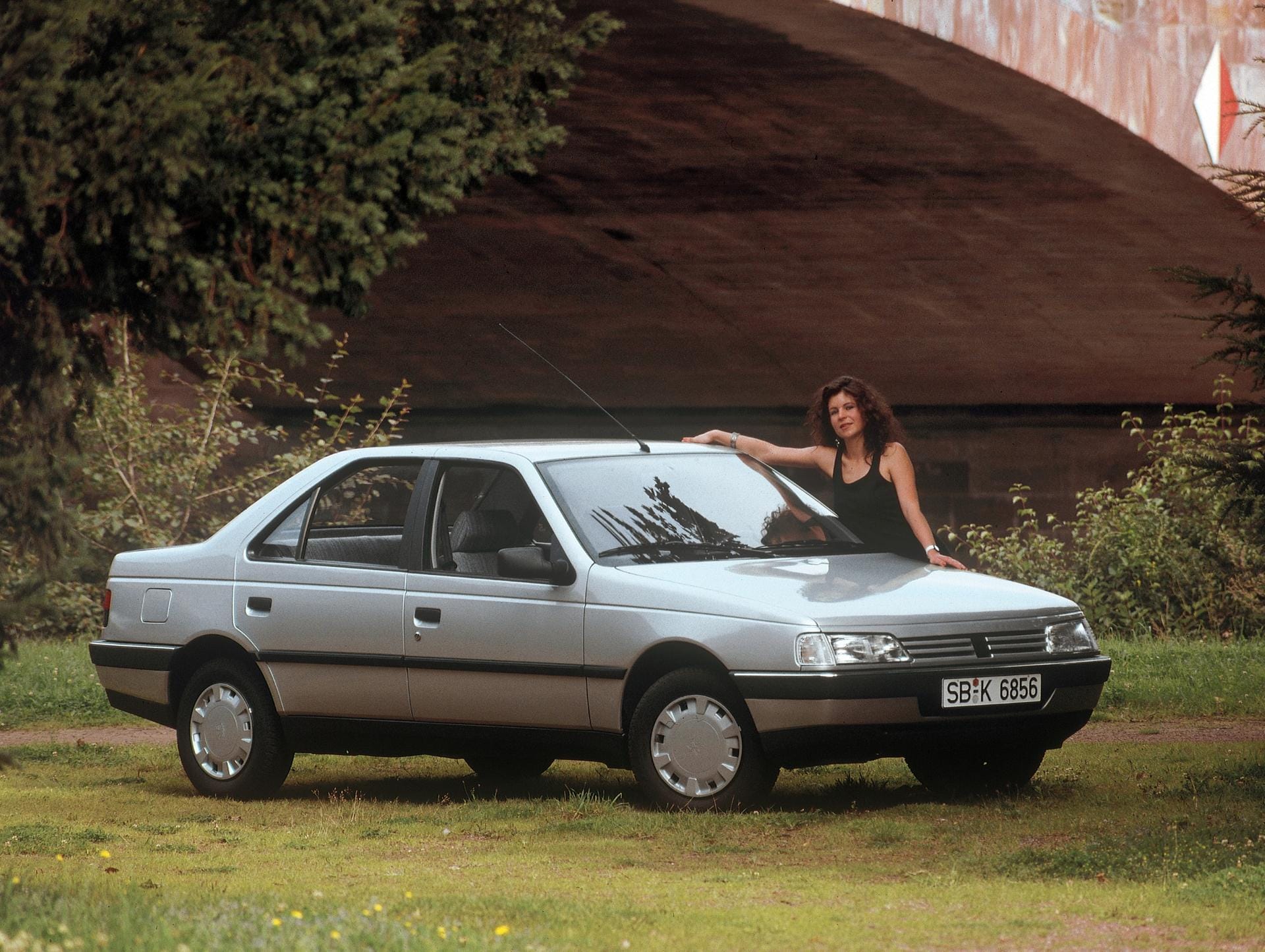 Peugeot 405: Peugeot meldete sich im Herbst 1987 nach jahrelanger Pause erfolgreich in der Mittelklasse zurück.