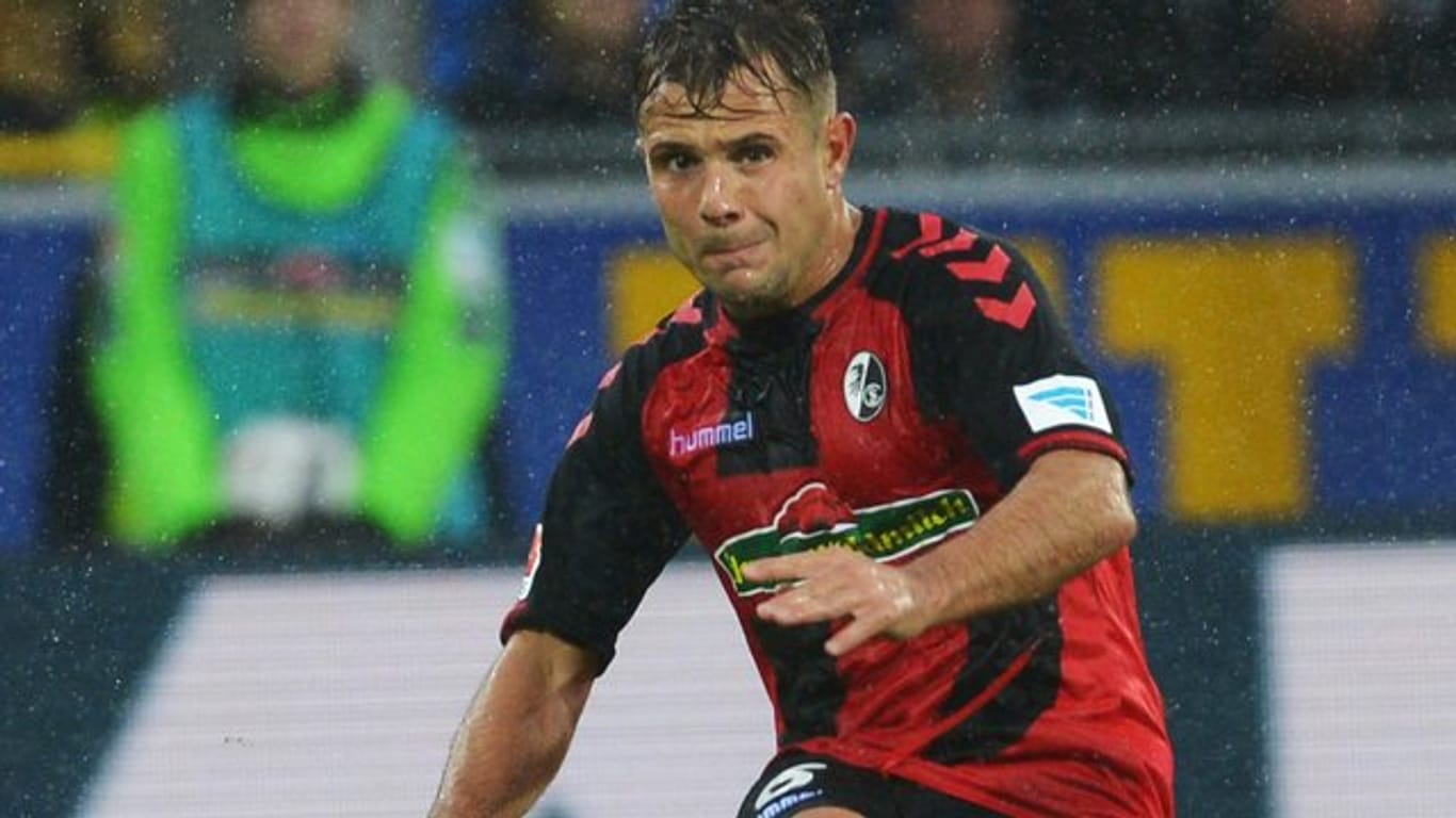 Der Albaner Amir Abrashi hat seinen Vertrag beim SC Freiburg verlängert.