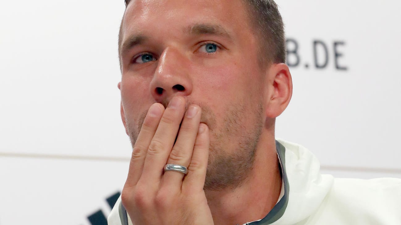 Auch Fußballstar Lukas Podolski reagierte betroffen auf den Berliner Anschlag.