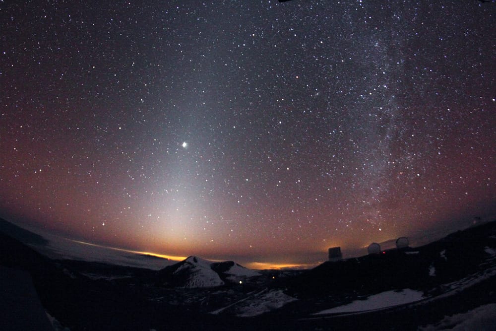 Milchstraße und Zodiakallicht auf dem Mauna Kea.