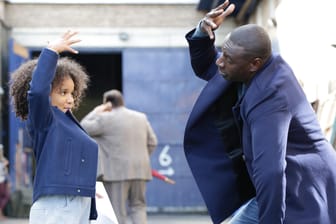 Verstehen sich blendend: Samuel (Omar Sy, r.) und Töchterchen Gloria (Gloria Colston).