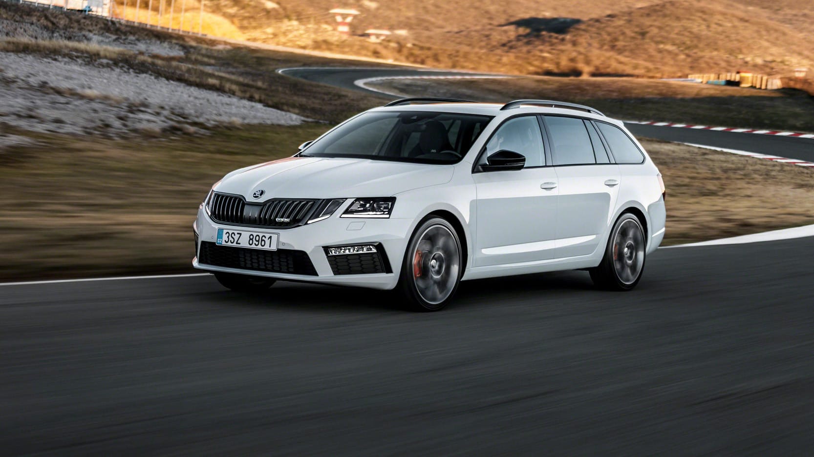 Natürlich hat auch der Skoda Octavia RS Combi ein Facelift bekommen.