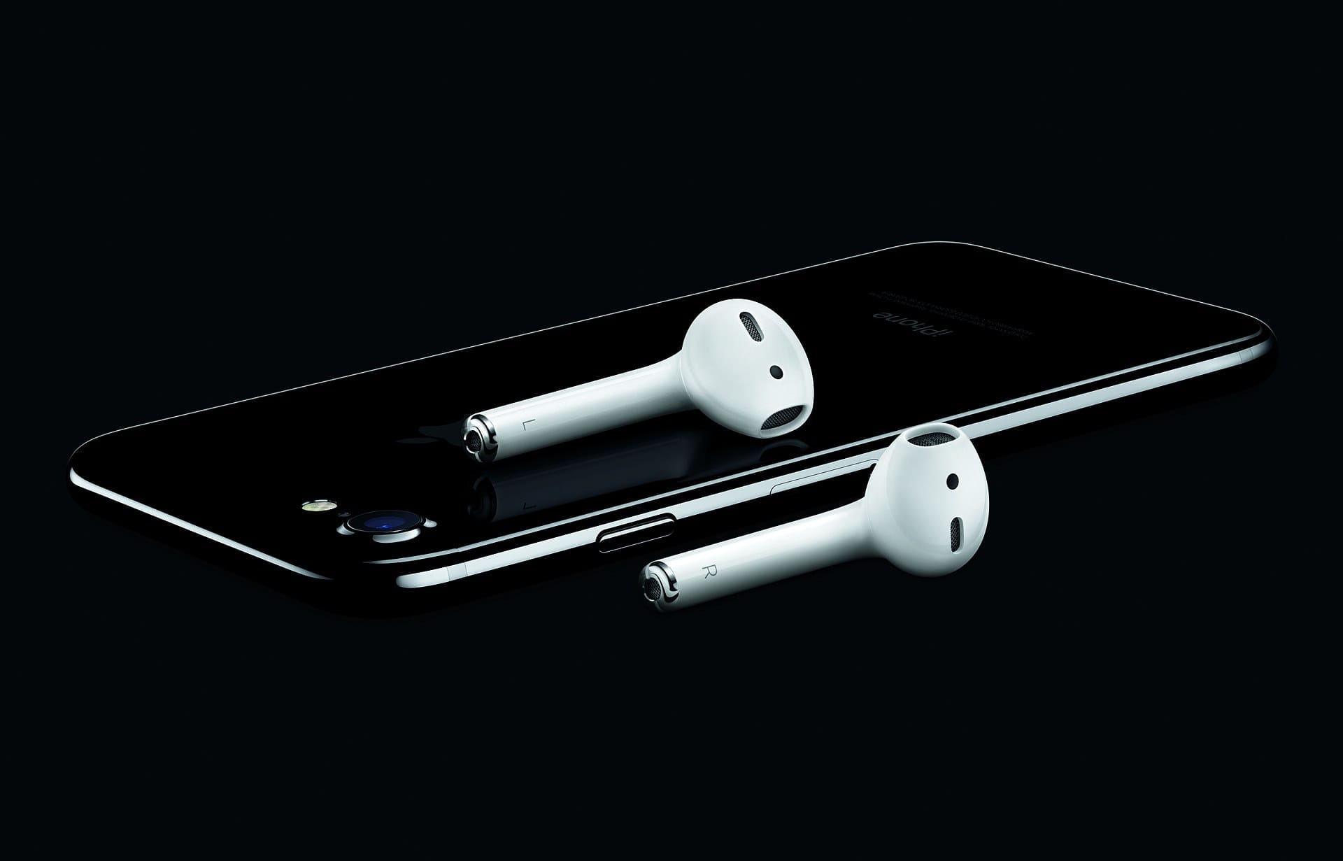 Apples drahtlose Airpods für etwa 180 Euro eignen sich gut zum Sporttreiben und für unterwegs. Dazu klingen sie mit MP3 und Spotify vom Smartphone sehr gut.