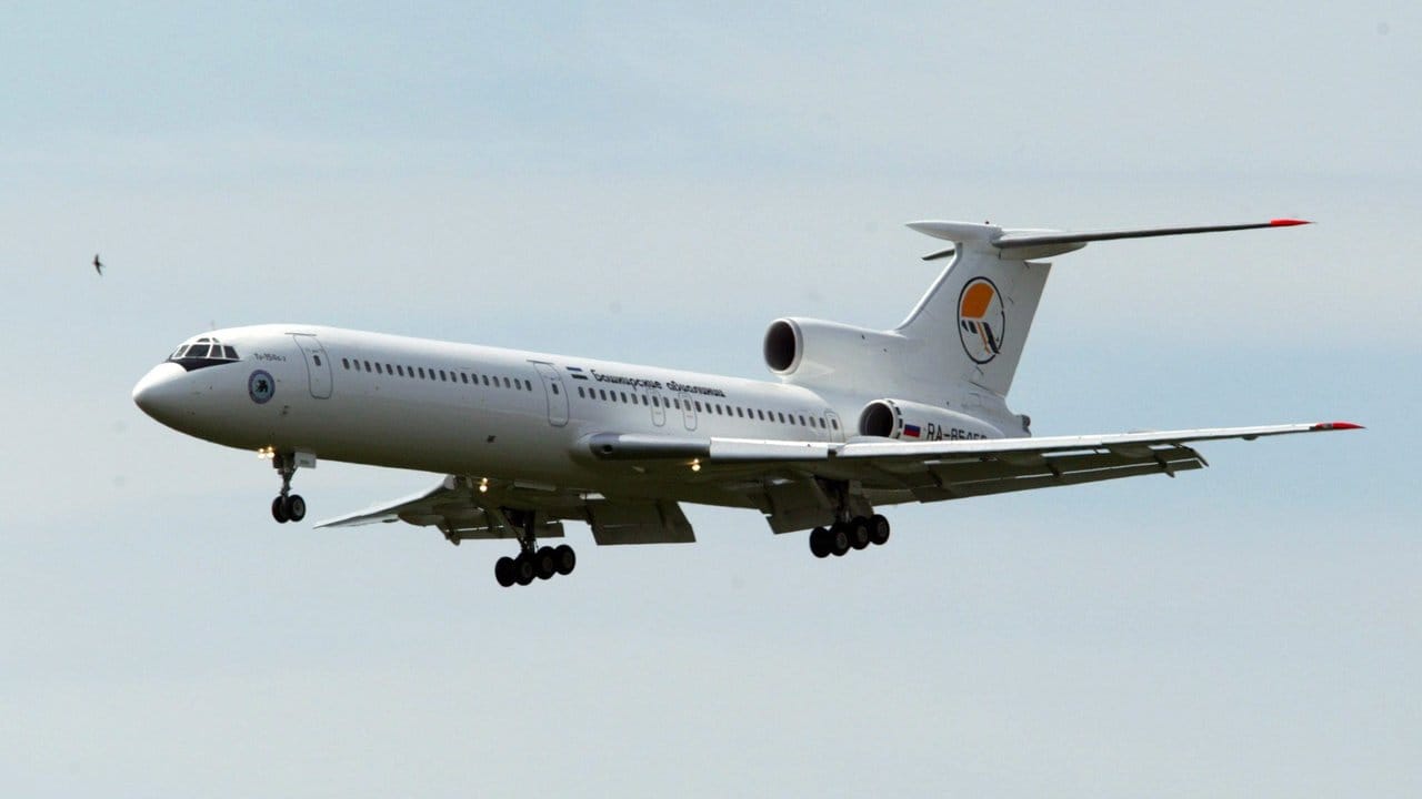 Ein russisches Flugzeug mit einem Armeechor auf dem Weg nach Syrien ist über dem Schwarzen Meer abgestürzt. Ein russisches Flugzeug mit einem Armeechor auf dem Weg nach Syrien ist über dem Schwarzen Meer abgestürzt.