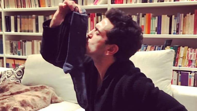 Elyas M'Barek darf sich über warme Füße freuen.
