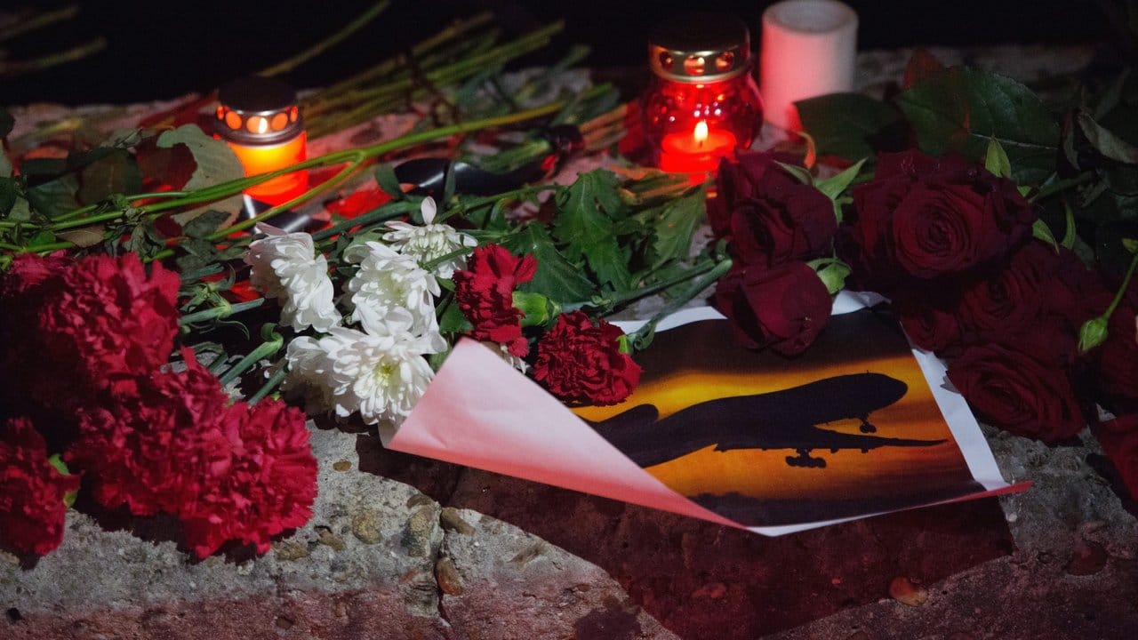 Trauer in Sotschi: Vom Flughafen der Olympia-Stadt war die verunglückte Tupolew gestartet. Trauer in Sotschi: Vom Flughafen der Olympia-Stadt war die verunglückte Tupolew gestartet.