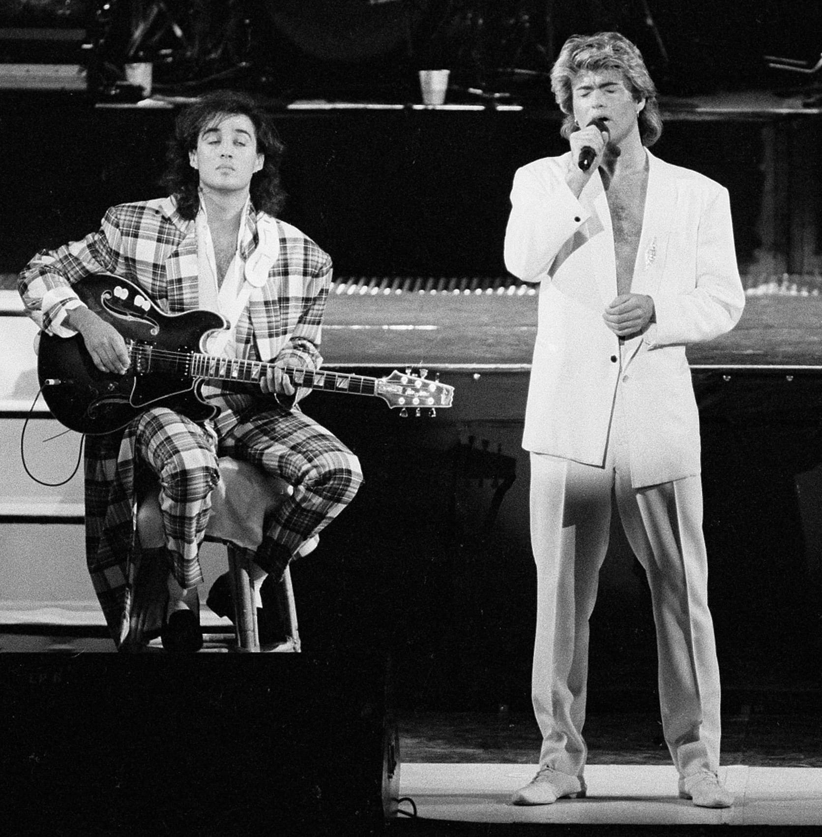 Berühmt wurde Michael als Sänger der britischen Band WHAM!, hier zu sehen mit seinem Gitarristen Andrew Ridgeley am 7. April 1985.