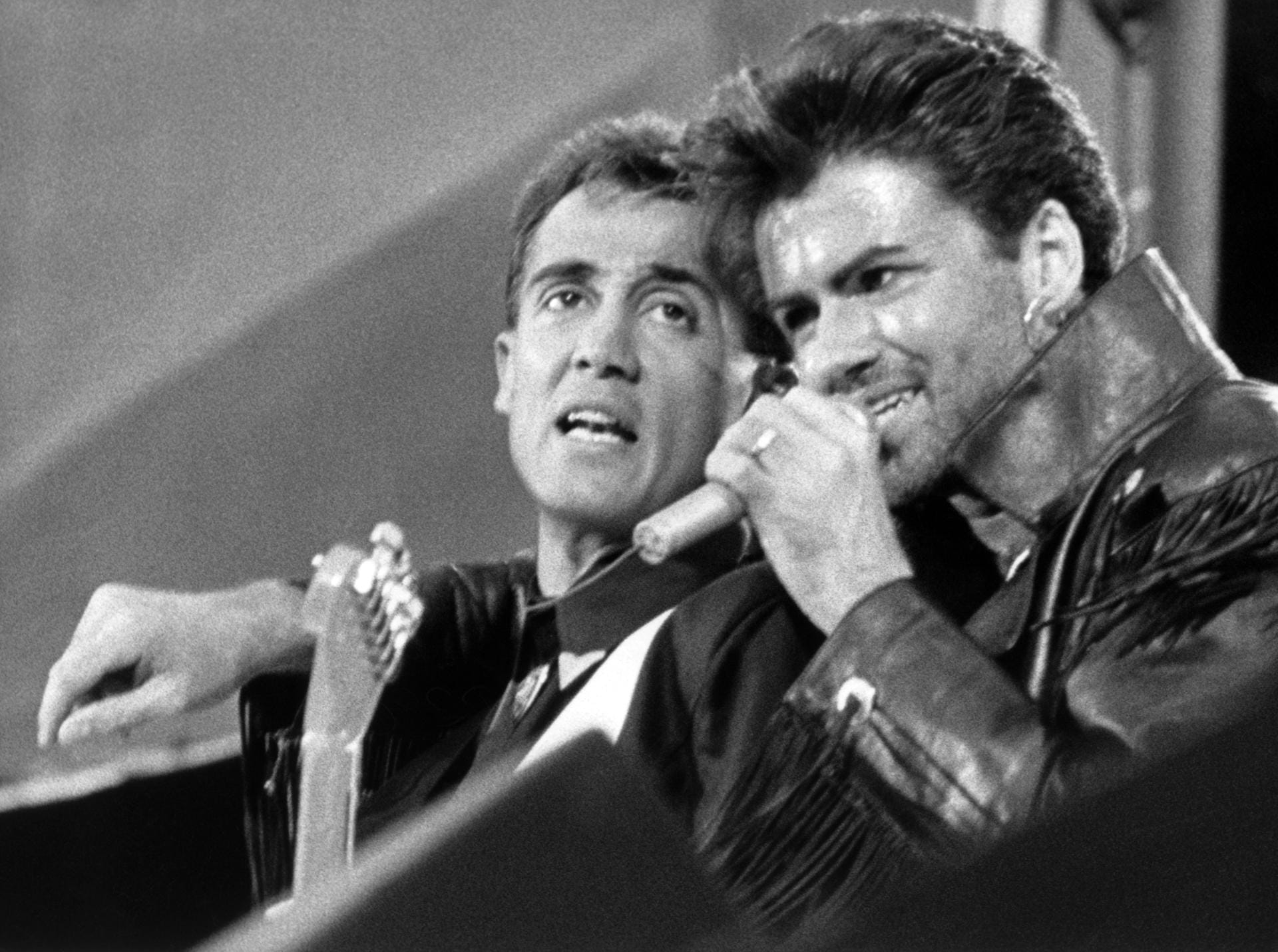 Andrew Ridgeley und George Michael - aufgenommen am 28.06.1986 während ihres Abschiedskonzerts im ausverkauften Wembley Stadion in London.