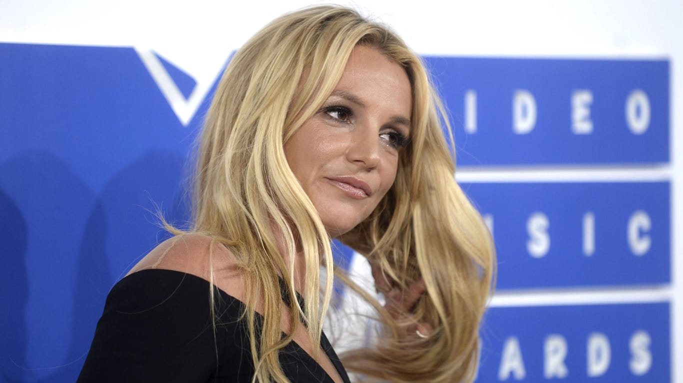 Britney Spears bei der Verleihung der MTV Video Music Awards 2016 im Madison Square Garden New YorkBritney Spears: Die Todesmeldung um die Sängerin war ganz offenbar eine bewusst gestreute Falschmeldung.