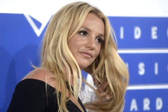 Britney Spears bei der Verleihung der MTV Video Music Awards 2016 im Madison Square Garden New YorkBritney Spears: Die Todesmeldung um die Sängerin war ganz offenbar eine bewusst gestreute Falschmeldung.