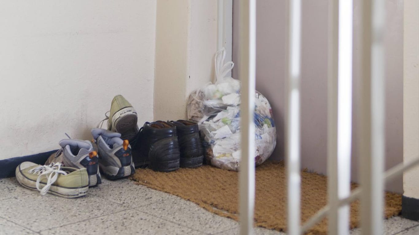 Schuhe und Müll im Treppenhaus sorgen häufig für Ärger unter den Nachbarn.