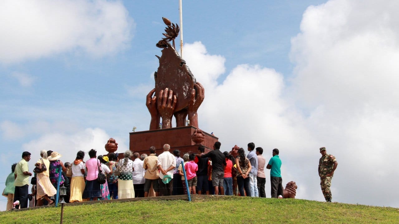 Anstelle des eingeebneten Rebellenfriedhofs wurde in Gedenken an den Kriegshelden Hasalaka Hero nach Kriegsende ein Denkmal am Elephant Pass errichtet.
