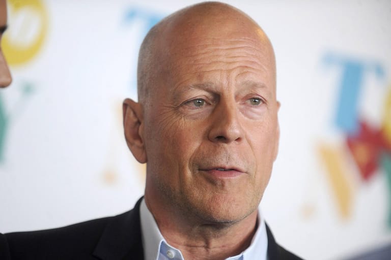 Frauenschwarm Bruce Willis entschied sich für eine maskuline Glatze – ihm hat es bestimmt nicht geschadet.
