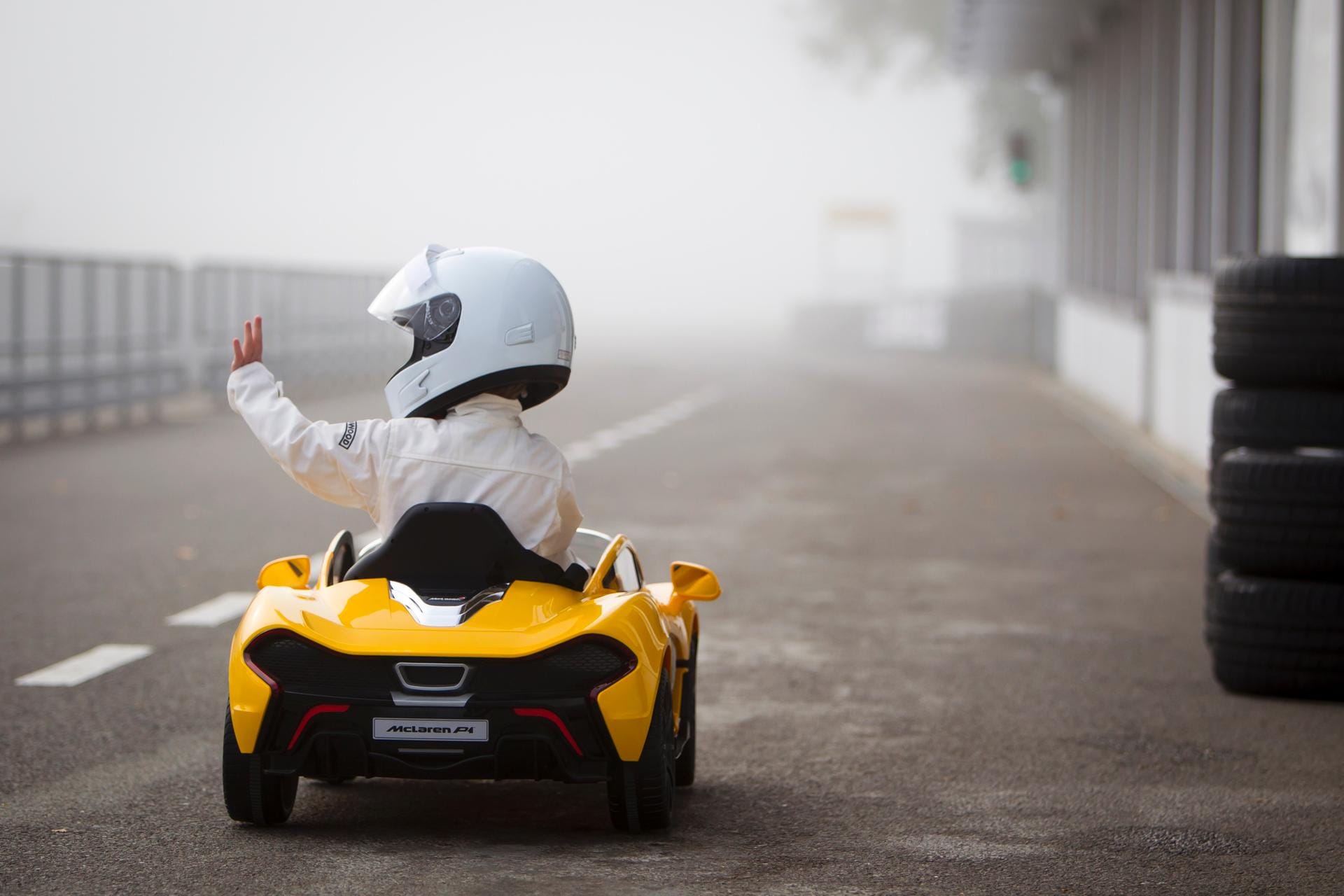 Den potenziellen Piloten, Kinder bis 6 Jahre, dürfte das McLaren P1 Tretauto einen Heidenspaß bereiten.