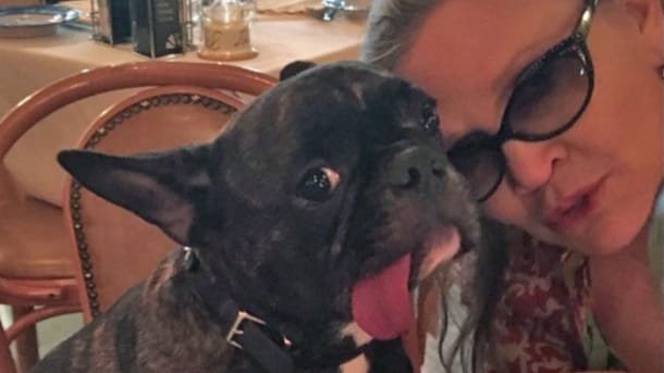 Carrie Fisher und ihre geliebte Bulldogge Gary.