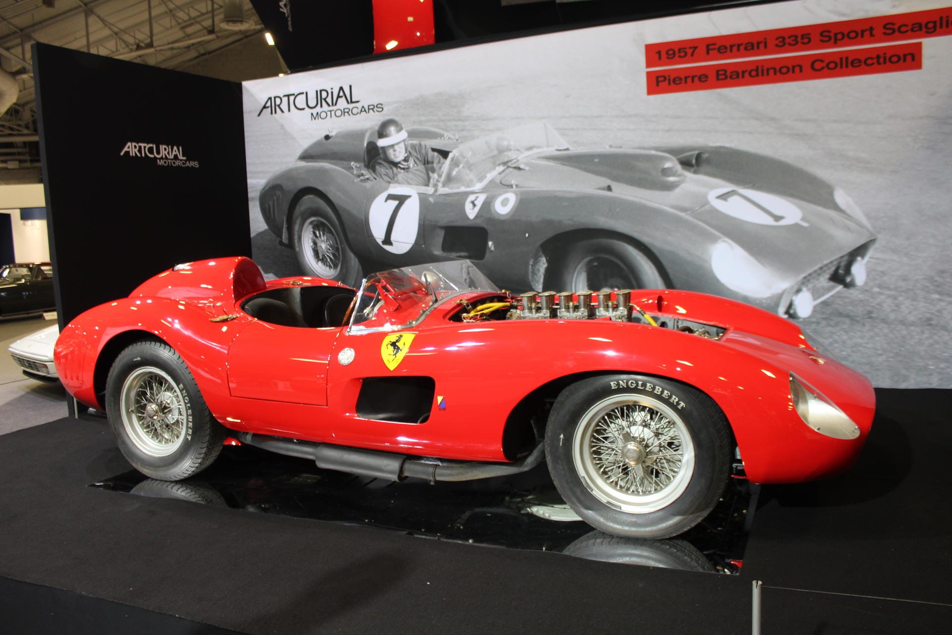 Der Ferrari 335 Sport ist erst das zweite Auto überhaupt, das die 30-Millionen-Dollar-Marke durchbrochen hat. Die Versteigerung dieses Boliden durch das Auktionshaus Artcurial in Paris war einer der Höhepunkte des Jahres.