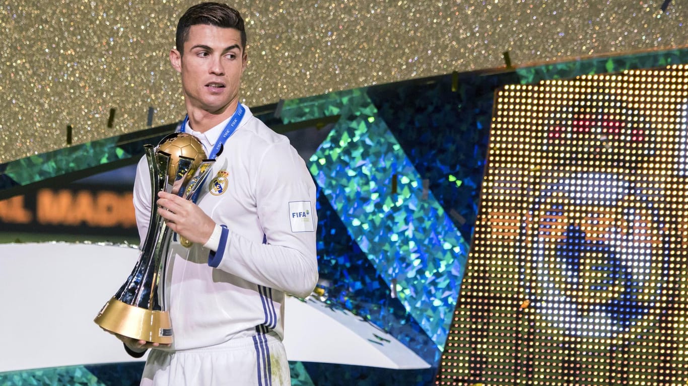 Die nächste Trophäe: Cristiano Ronaldo nach dem Gewinn der Klub-WM mit Real Madrid.