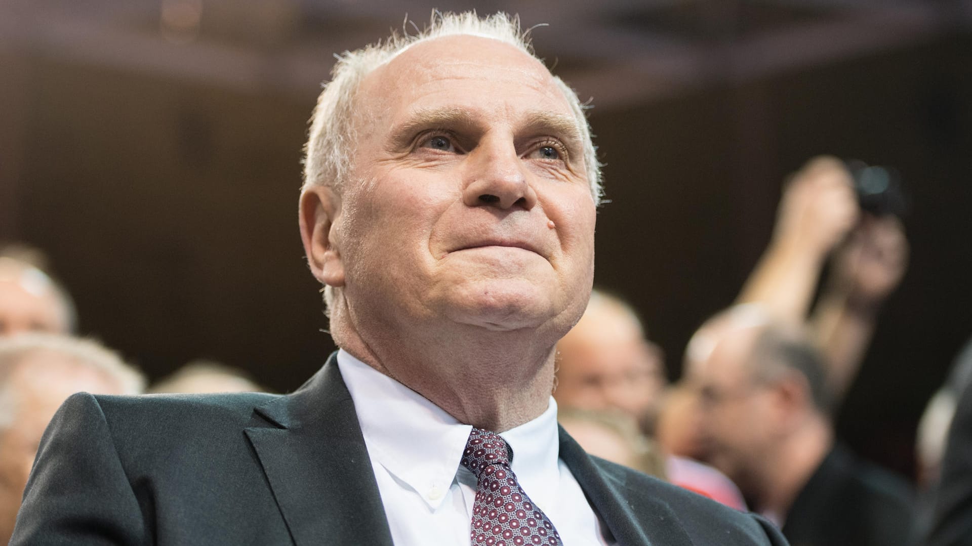 Uli Hoeneß auf der Jahreshauptversammlung des FC Bayern München im November 2016. Uli Hoeneß auf der Jahreshauptversammlung des FC Bayern München im November 2016.