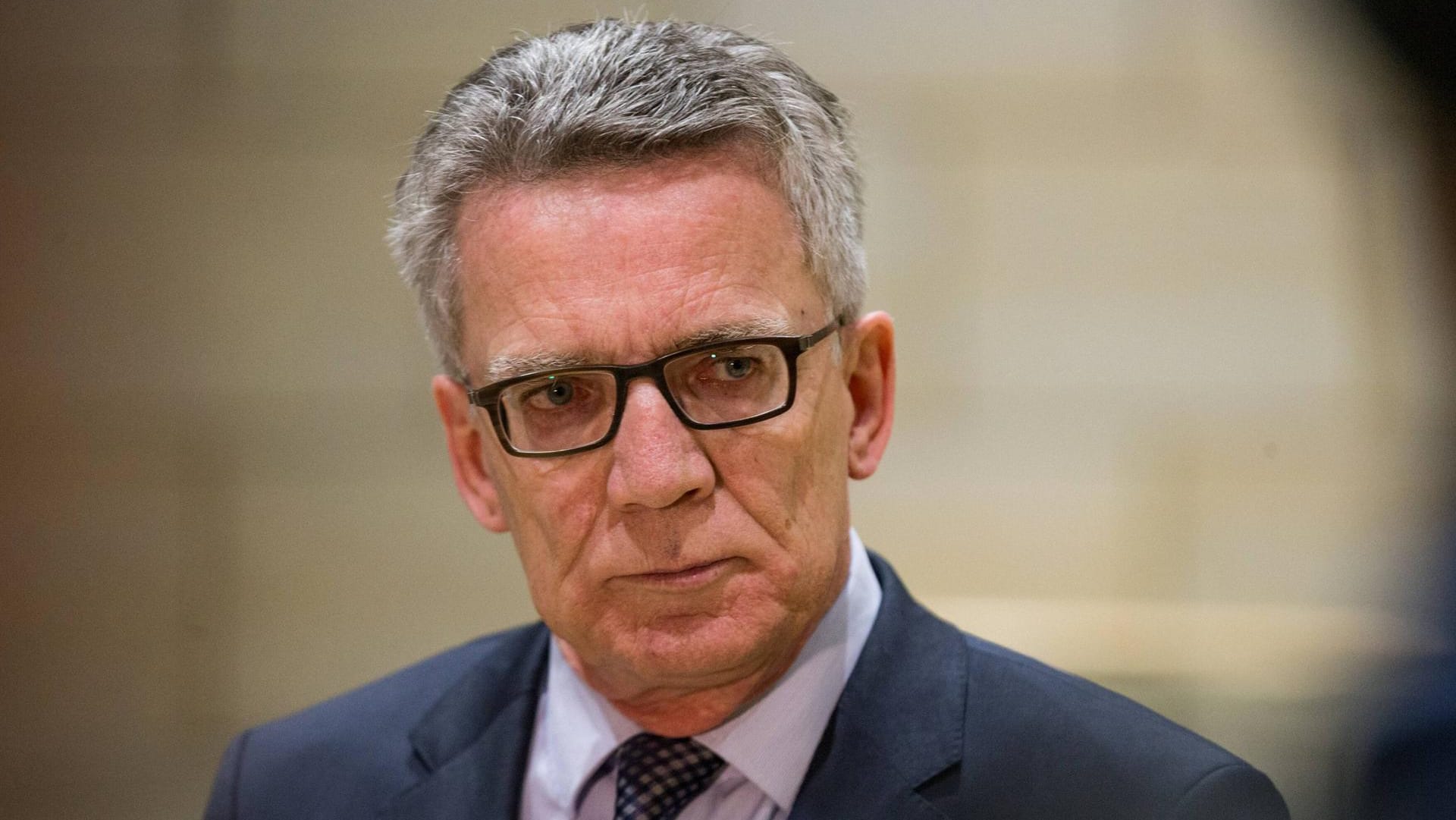 Bundesinnenminister Thomas de Maizière will abgelehnte Asylbewerber schneller abschieben. Bundesinnenminister Thomas de Maizière will abgelehnte Asylbewerber schneller abschieben.