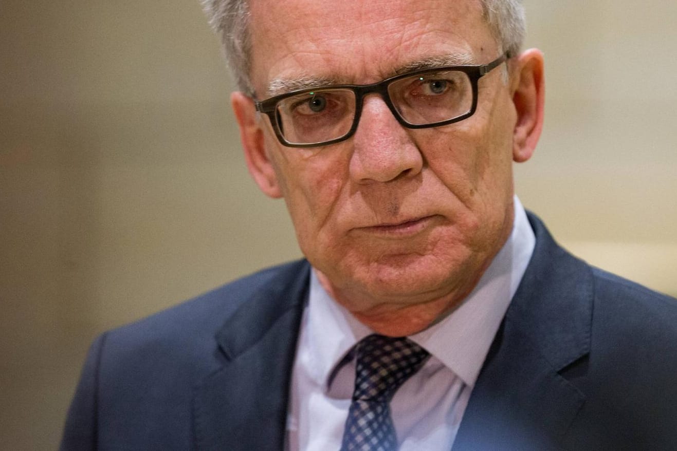 Bundesinnenminister Thomas de Maizière will abgelehnte Asylbewerber schneller abschieben.