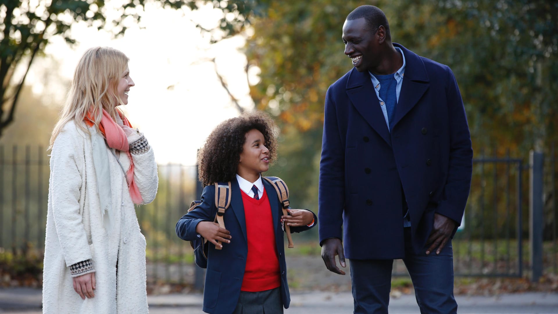 Clémence Poésy (li.) als Kristin, Gloria Colston als Gloria und Omar Sy als Samuel.