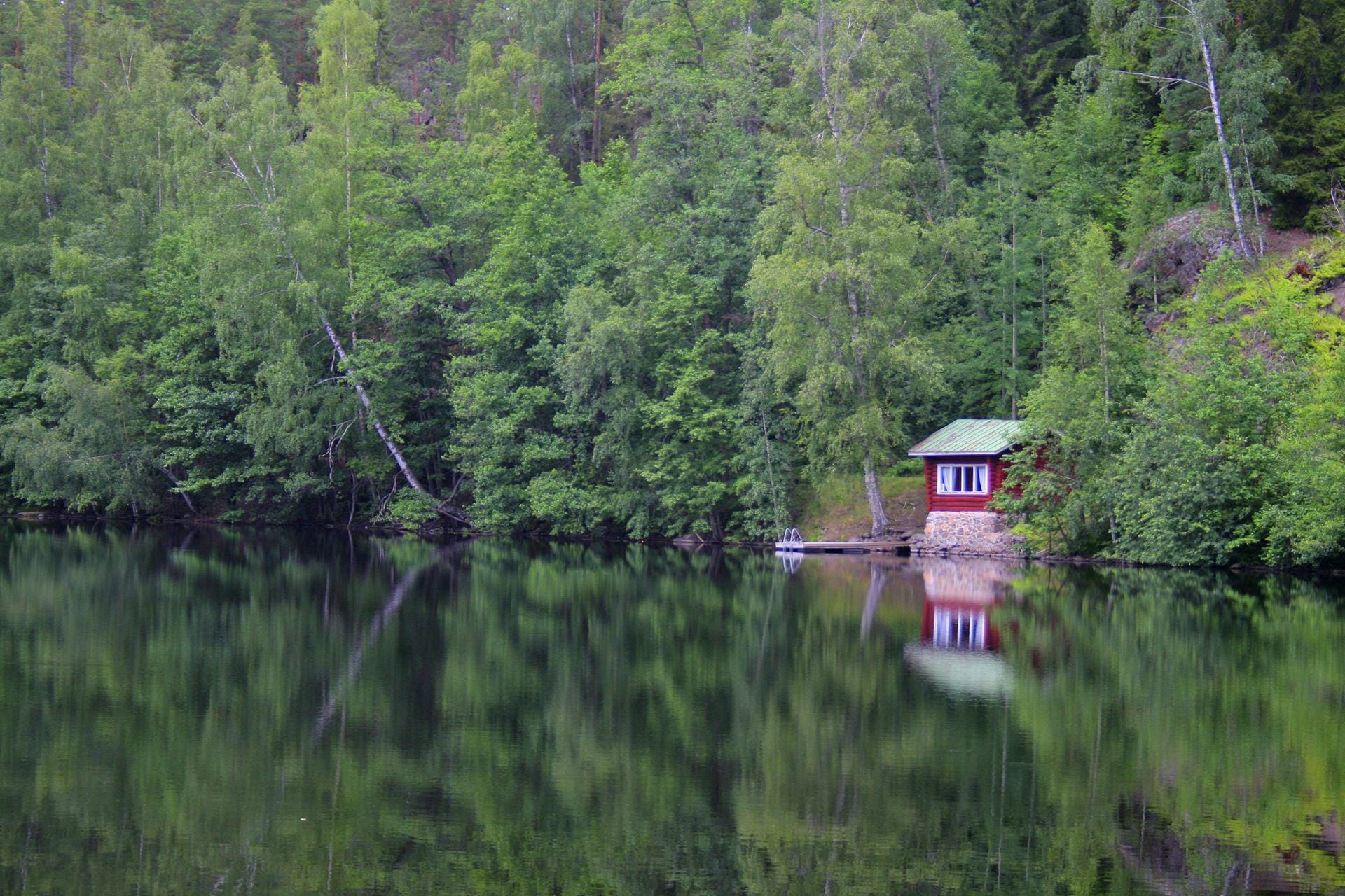 Die traditionelle finnische Sauna liegt so nahe wie möglich an einem Gewässer.