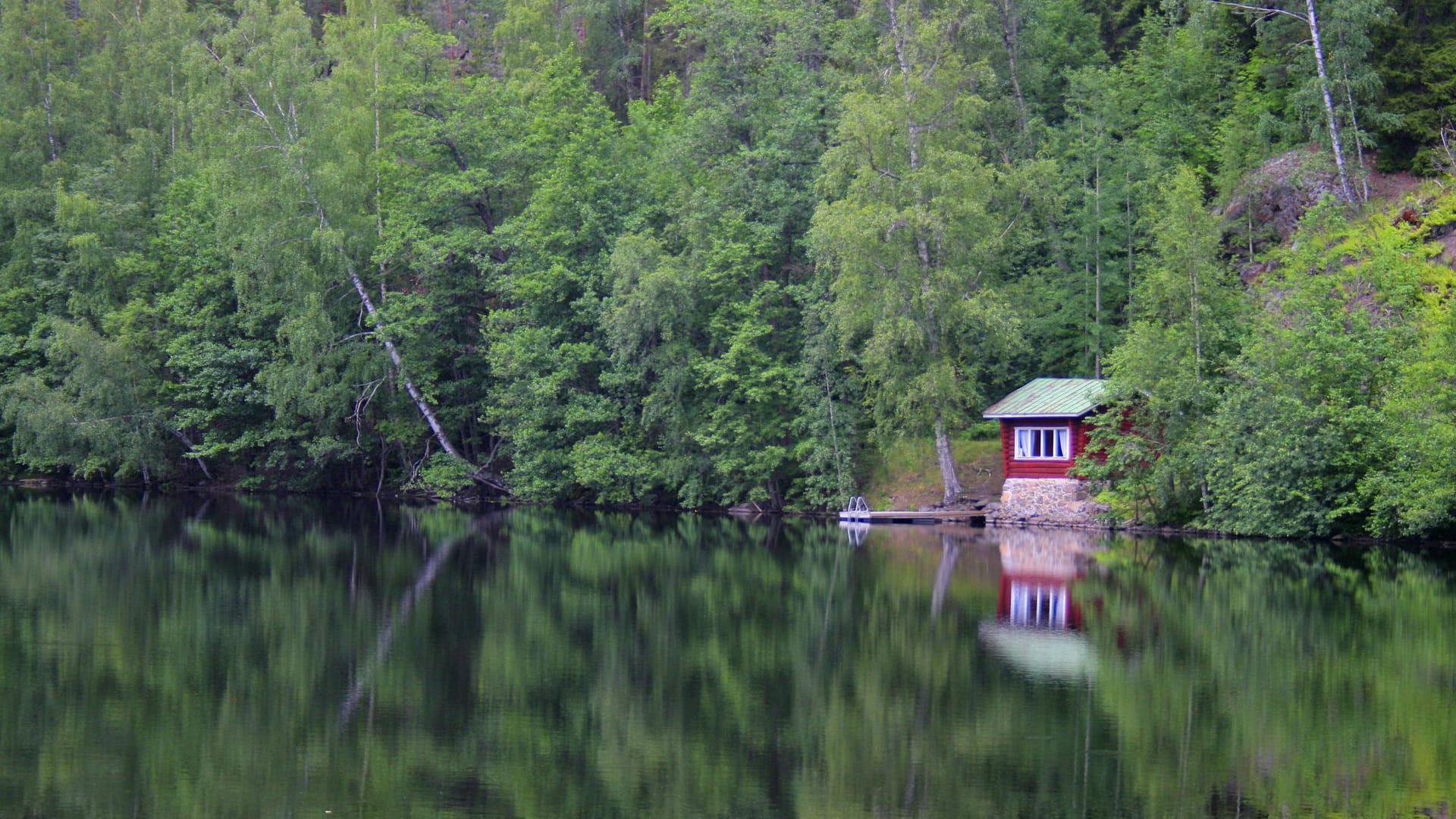 Die traditionelle finnische Sauna liegt so nahe wie möglich an einem Gewässer.