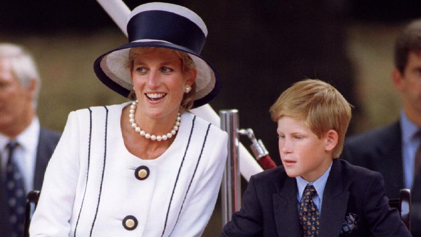 Lady Diana und Prinz Harry im Jahr 1995.