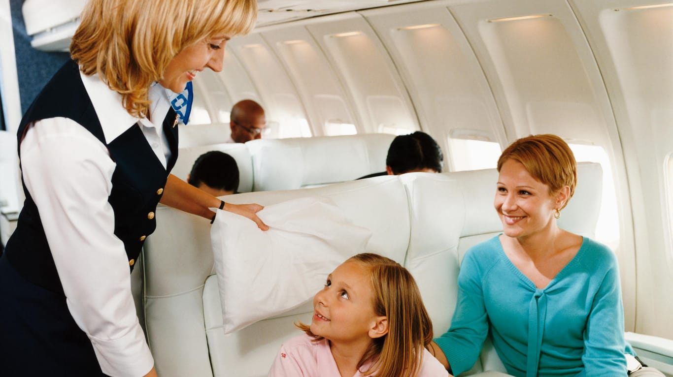 Als Stewardess sollten Sie auch serviceorientiert arbeiten können.