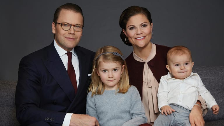 Kronprinzessin Victoria mit Prinz Daniel ihrer Tochter Estelle und ihrem Sohn Oscar