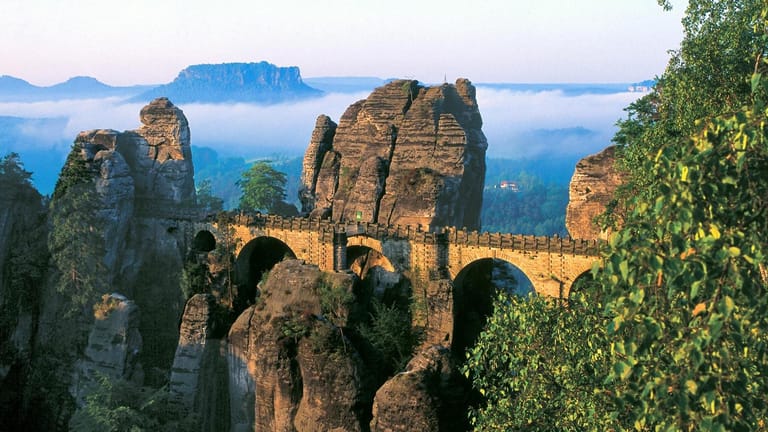 Wildromantisches Reiseziel: Die Basteibrücke im Elbsandsteingebirge
