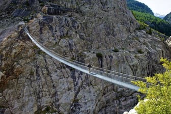 Spannbandbrücke über die Massaschlucht im Schweizer Wallis