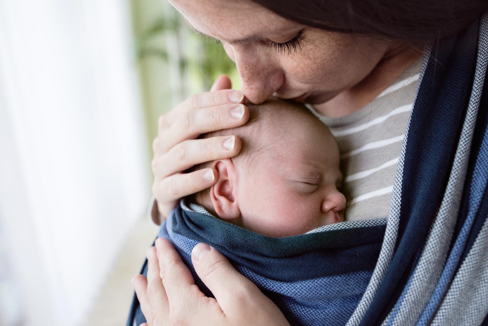 Nachwuchs: Geht es meinem Baby wirklich gut? Eltern von Neugeborenen sind oft unsicher.