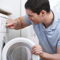 Waschmaschine anschließen: Vor dem ersten Waschgang steht ein Probedurchlauf ohne Wäsche.