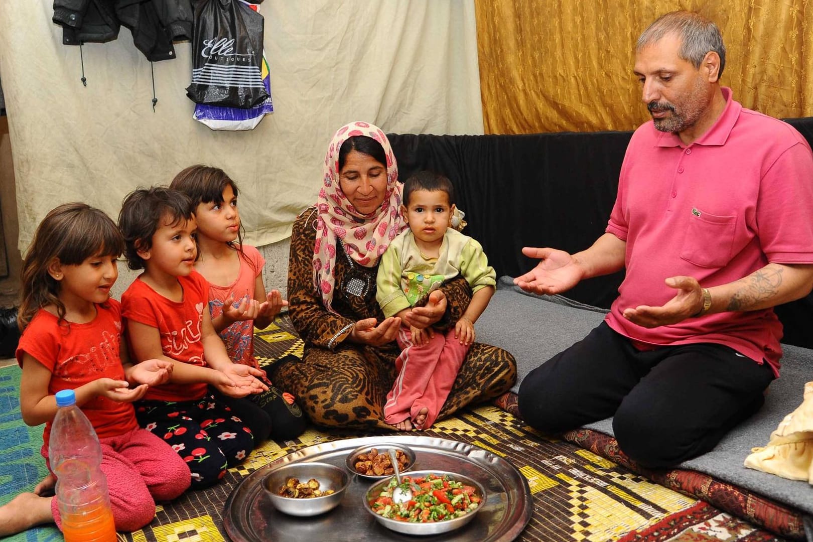 Familie während des Ramadans: Für Kinder ist das Fasten ungesund.