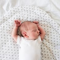 Neugeborenes: Selbst top vorbereitete Eltern erleben die ein oder andere Überraschung mit ihrem Baby.
