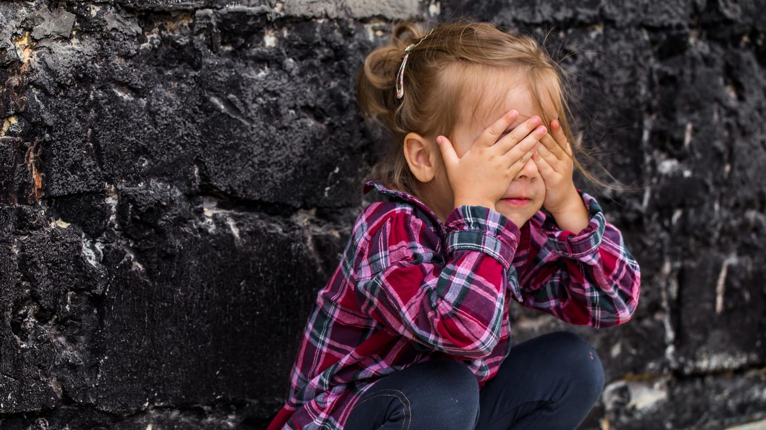 Asperger-Syndrom: Viele Eltern fragen sich, durch welche Symptome sich Autismus bei Kindern bemerkbar macht.