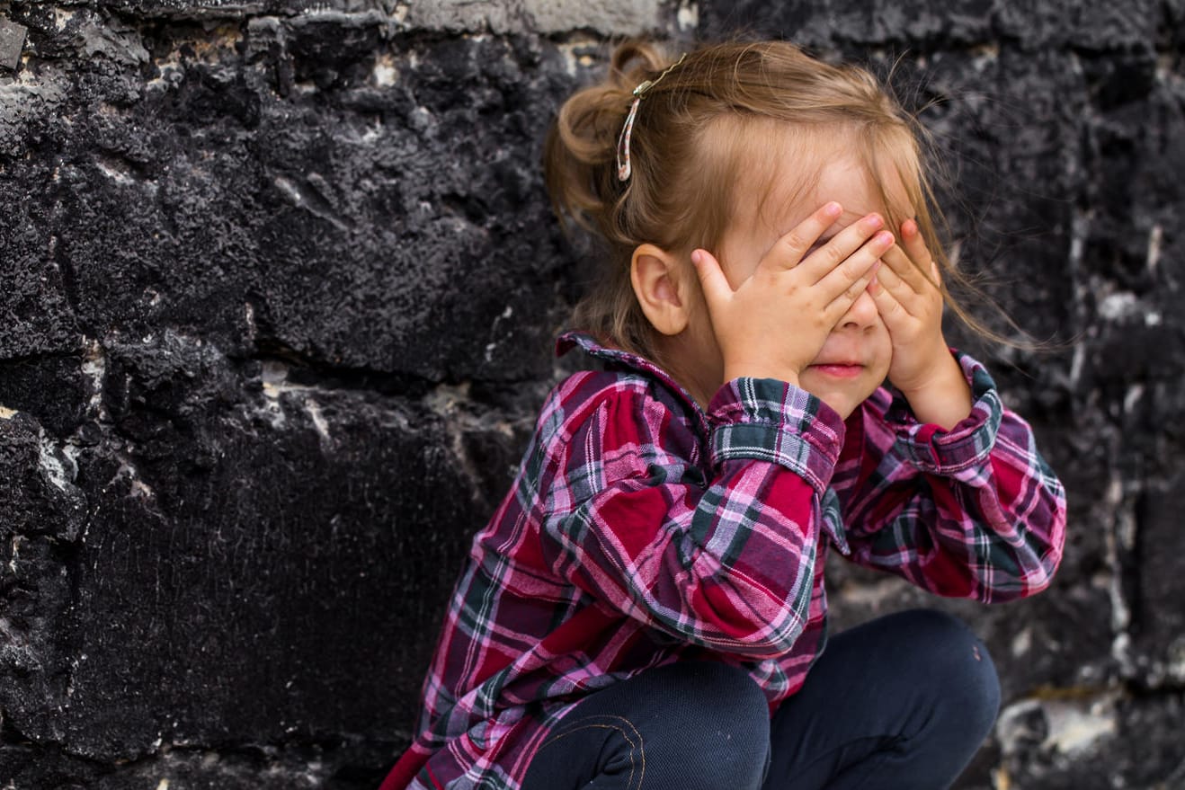 Asperger-Syndrom: Viele Eltern fragen sich, durch welche Symptome sich Autismus bei Kindern bemerkbar macht.