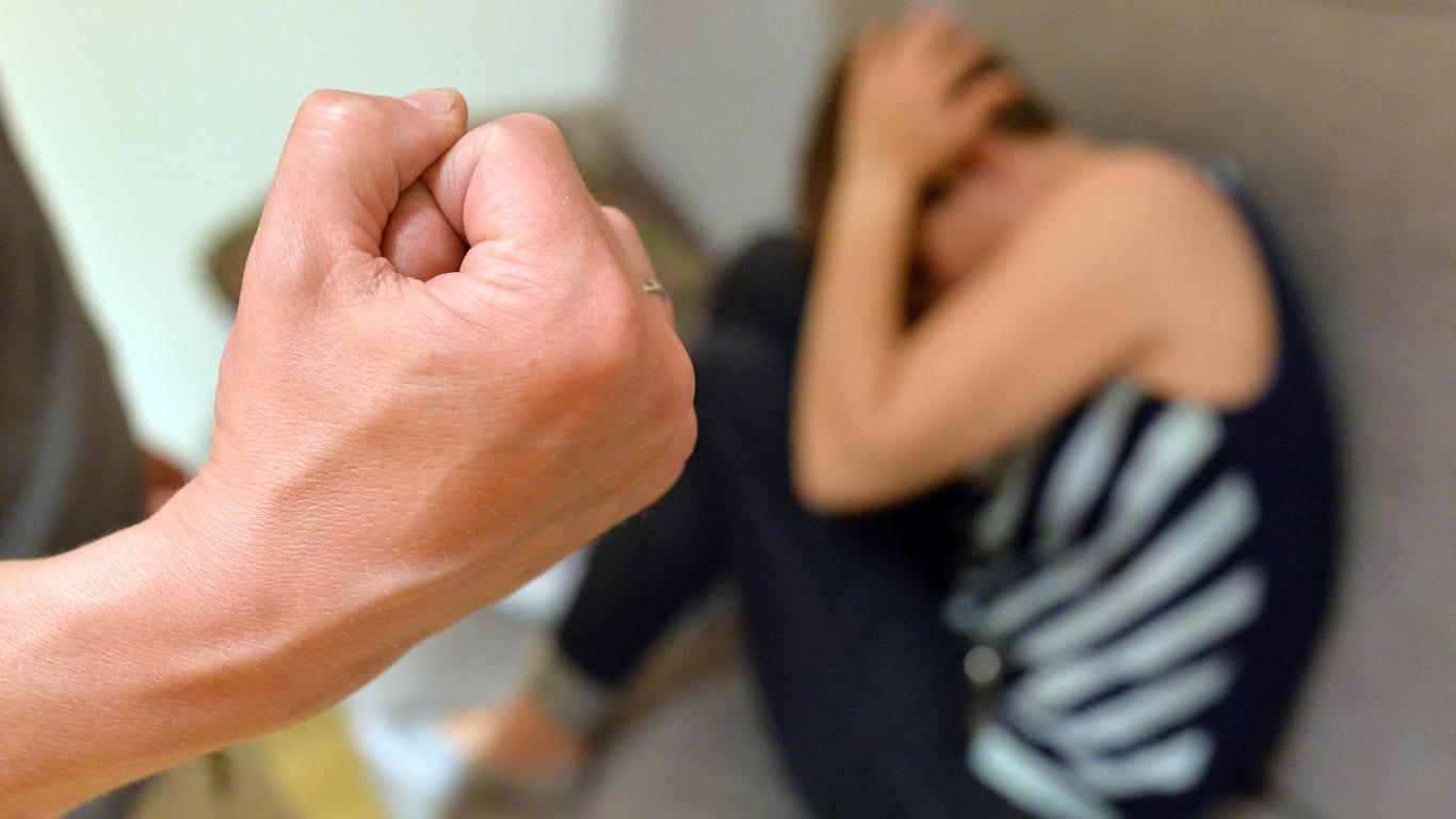 Das Bundeskriminalamt geht davon aus, dass mehr als 80 Prozent der von häuslicher Gewalt Betroffenen Frauen sind.
